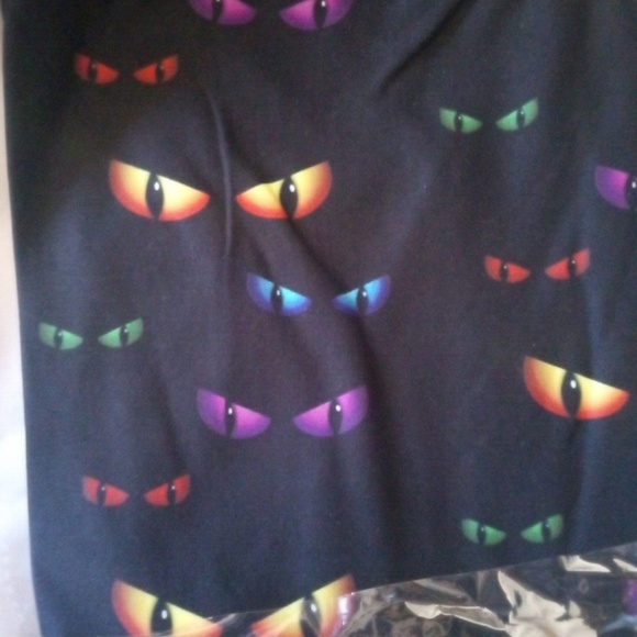 🎃 Black with Spooky Cat  Eyes Leggings Size Plus HALLOWEEN New - Picture 1 of 8